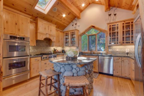 Huckleberry Haven - Luxury Lake View 4BR in North Lake with Private Hot Tub